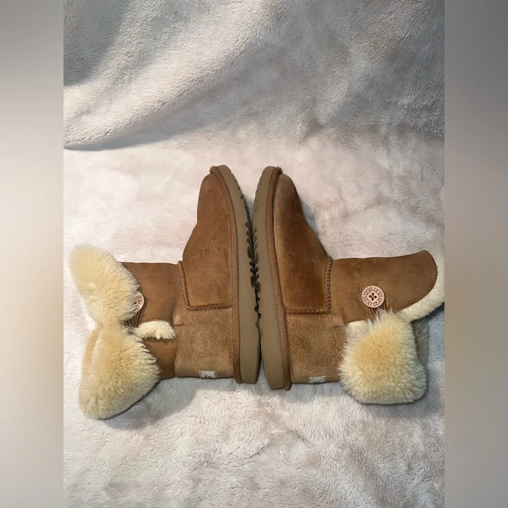 Ugg Bailey Button Boots Size 5 - Picture 2 of 7